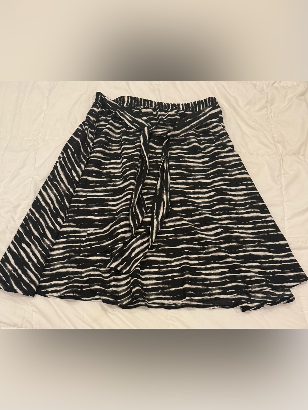 Cupio Zebra Stripe Midi Skirt with Matching Belt - Size L NWT
